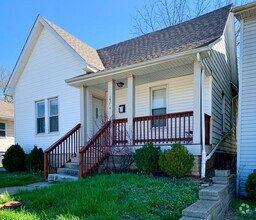 Building Photo - 3 BED home with rear patio available July ...