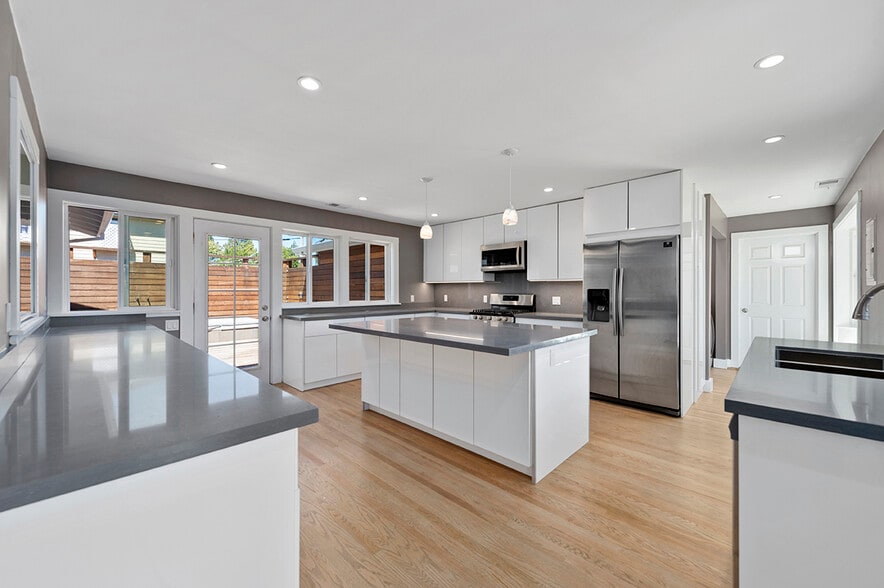 Kitchen - 944 Bruno St