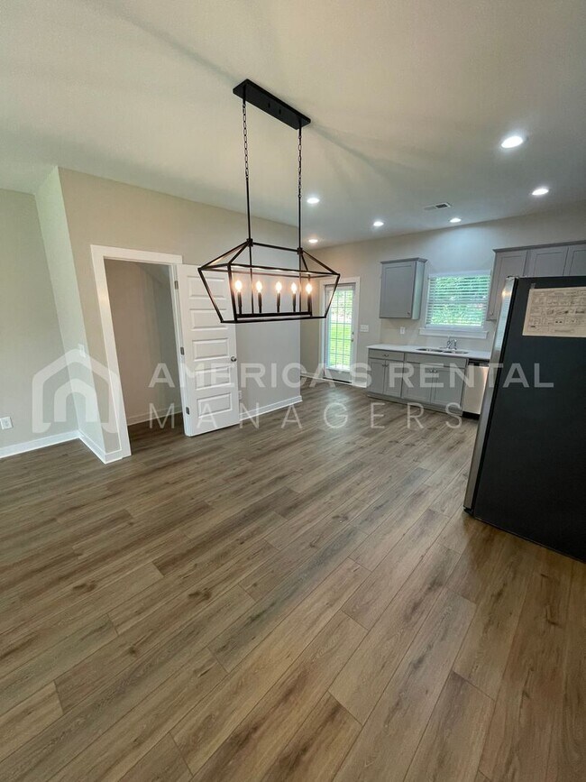 Building Photo - Home for Rent in Weaver, AL!!! Available to View Now!!! DEPOSIT PENDING!