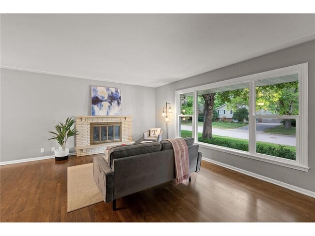 Building Photo - 4901 Larkspur Ln