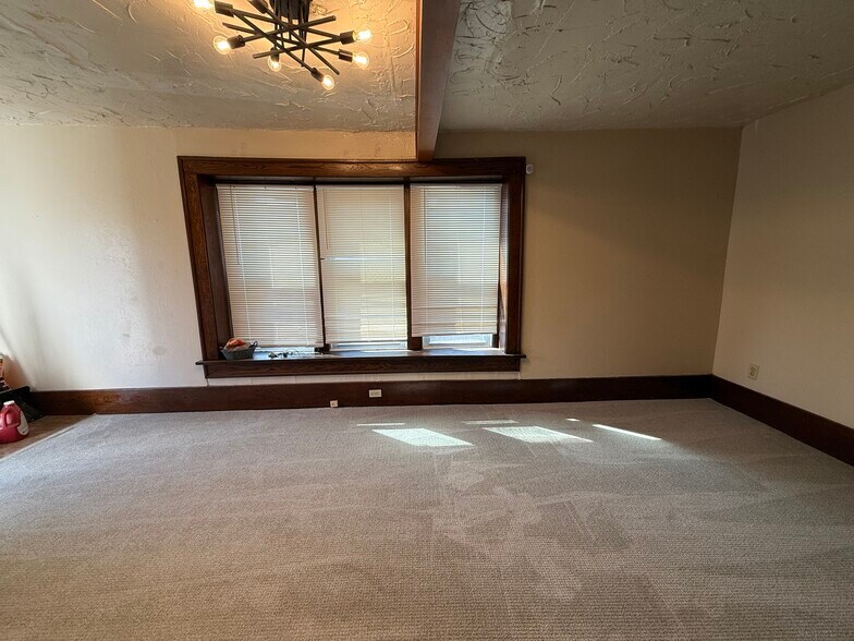 Living/Dining - 339 Power St