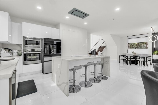 Building Photo - 9730 NW 74th Terrace