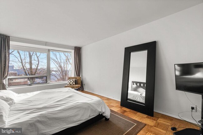 Building Photo - 1435 4th St SW