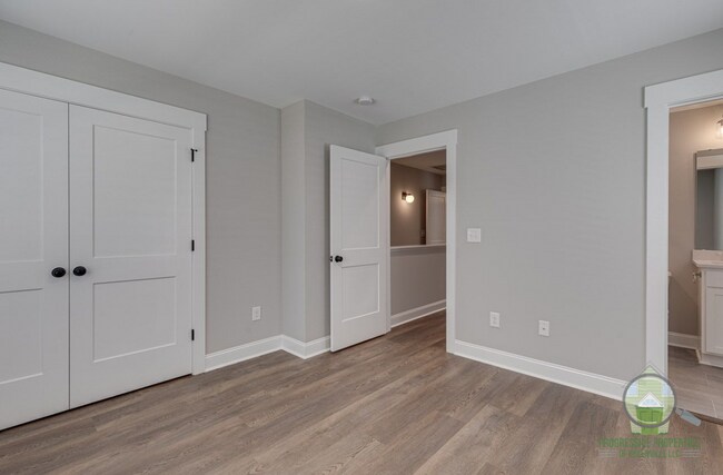 Building Photo - 10 Howard St