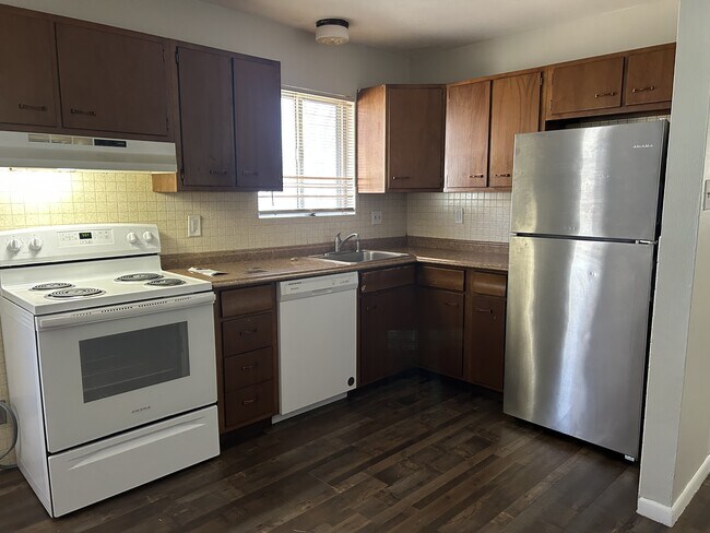 Building Photo - 1221 Scott Ave