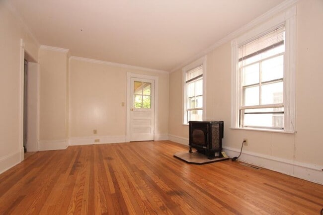 Building Photo - 8 S Union St