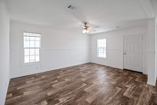 Building Photo - 1447 Whispering Pnes Lp