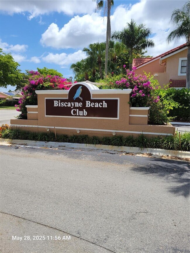 Building Photo - 10500 SW 155th Ct