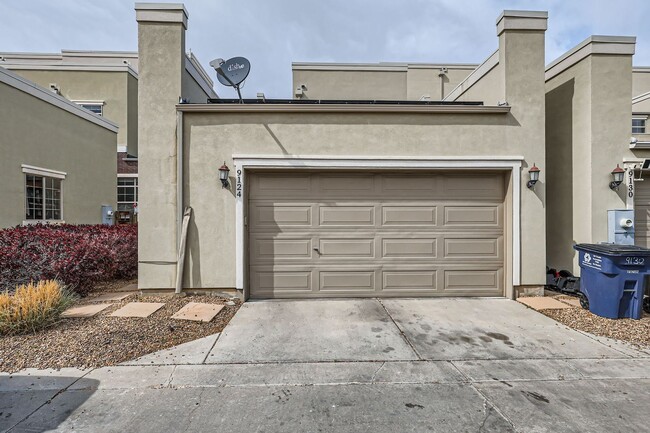 Building Photo - Beautiful- Open Concept - Updated - Main f...