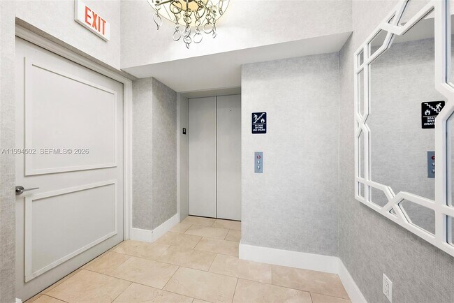 Building Photo - 2020 N Bayshore Dr