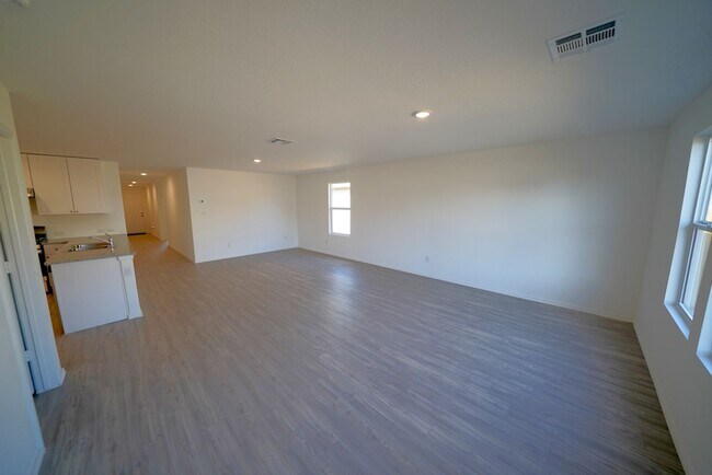 Building Photo - Like-New Home Now Available For Rent in Converse, TX! Realtor Commission offered: $600