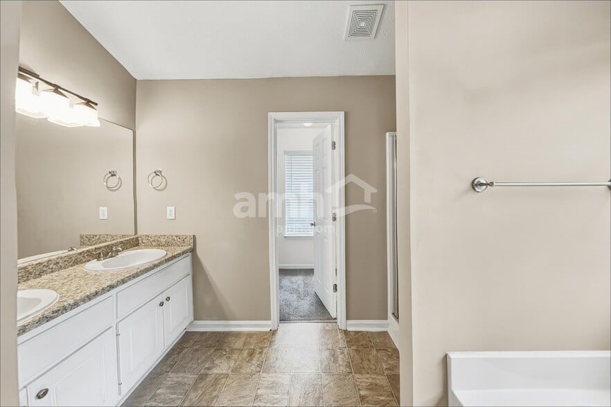 Building Photo - 4101 S Fork Dr