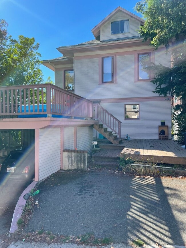 Building Photo - Beautiful Basement Apartment on Capital Hill