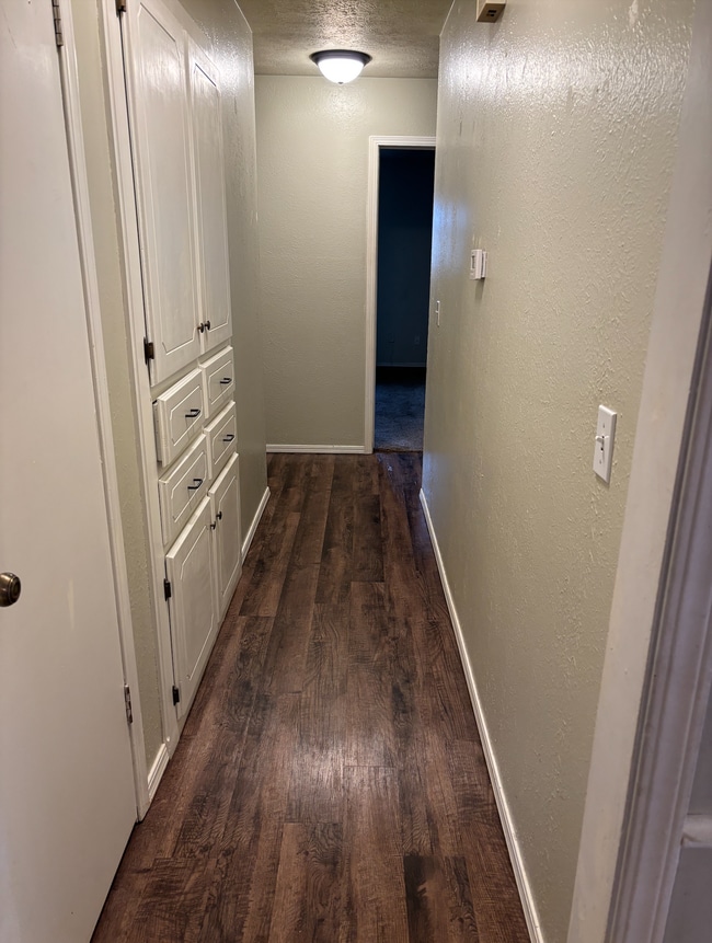 Building Photo - 3 bedroom 2 bath Edmond Duplex