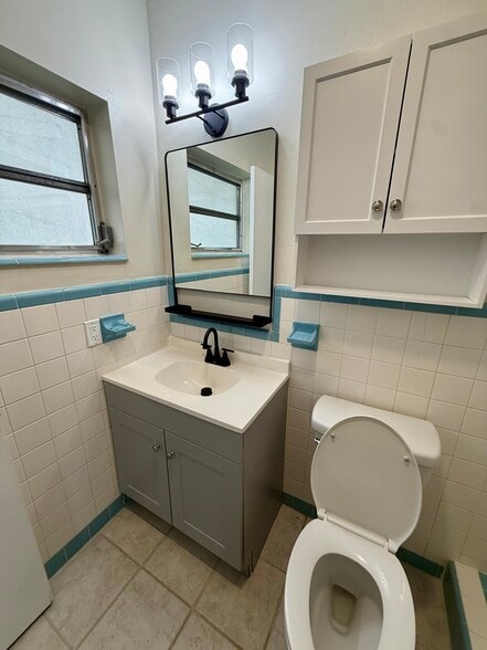 Building Photo - 337 SE 12th Ave