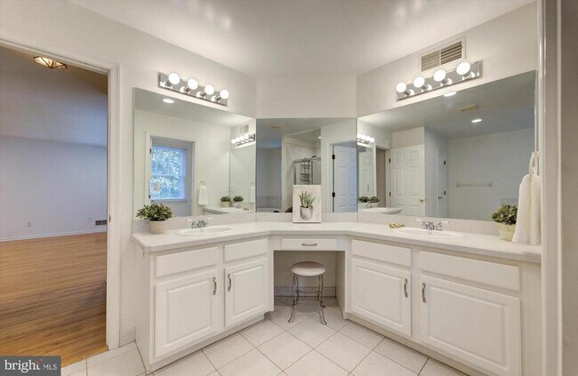 Building Photo - 27 Stonewall Cir