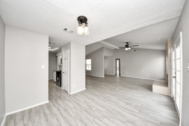 Building Photo - 19734 Oakland Valley Dr