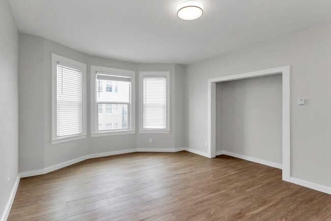Building Photo - 25 Capra
