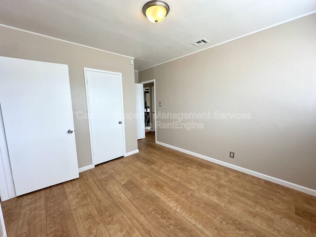 Building Photo - 10918 Dalwood Ave