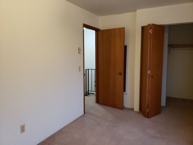 Building Photo - 2005 NE Terre View Dr