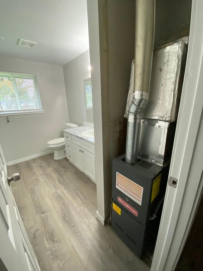 Building Photo - 309 Choker St SE