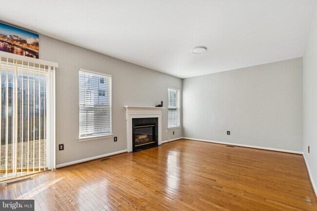 Building Photo - 120 Douglas Dr