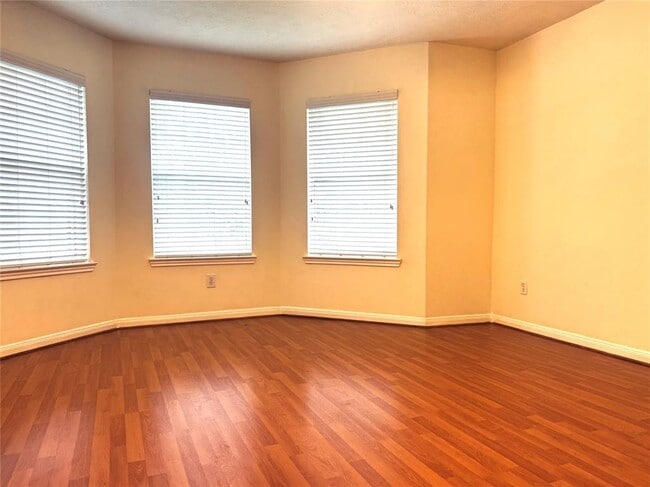 Building Photo - 3623 Pine Valley Dr
