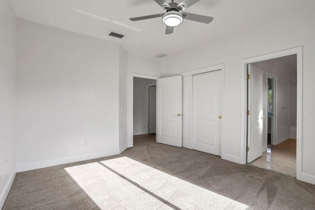 Building Photo - 3/2.5 in Pelican Bay