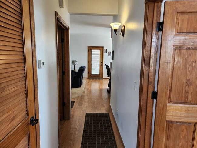 Building Photo - Furnished Bison Cove - 2 bed / 2 bath - Furnished Unit