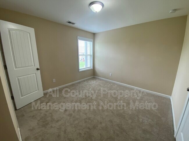 Building Photo - 1640 Putnam Pl
