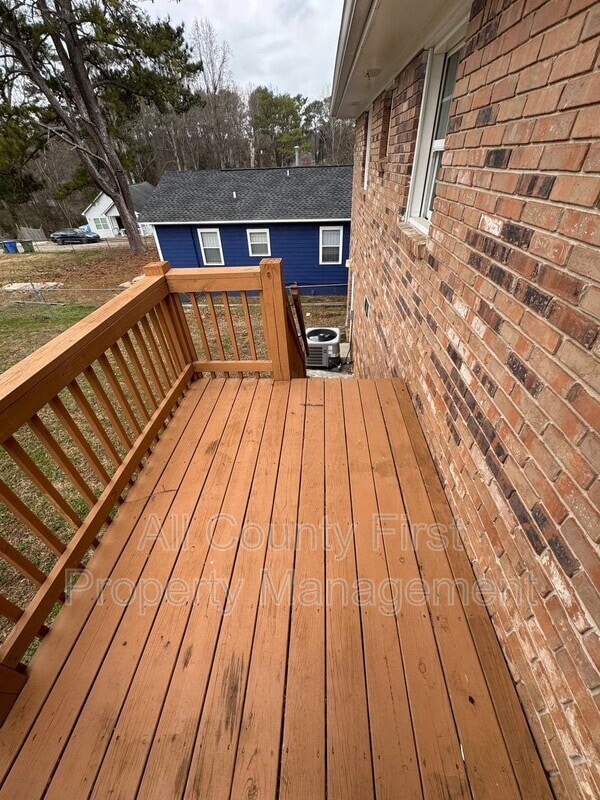 Building Photo - 656 Cedar Ave NW