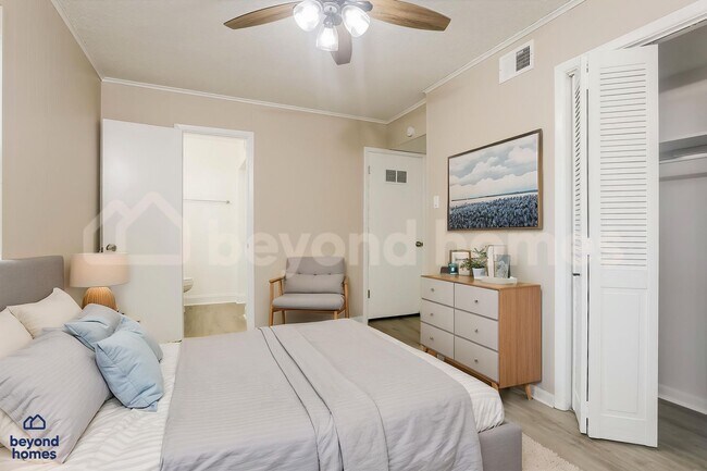 Building Photo - Your Dream Family House with 4 Bed and 2 Full Bath is Ready for Move-In!
