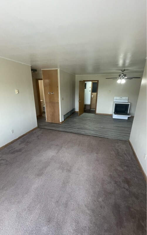 Building Photo - 1325 9th St S