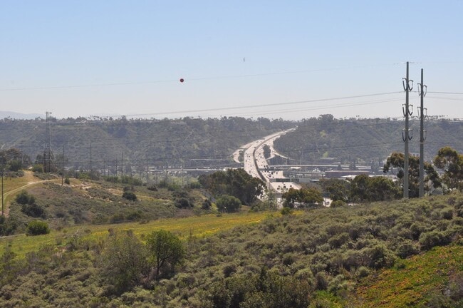 Building Photo - Serra Mesa  SFH Detached “4BR/2.5BA + offi...