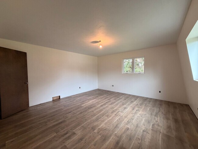 Building Photo - 6375 Bauer Rd