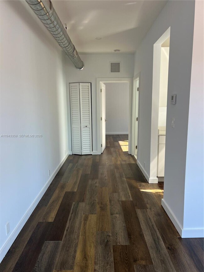 Building Photo - 1814 SW 22nd Ave