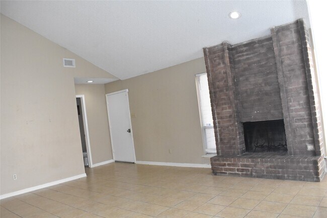 Building Photo - 8903 Kalewood Dr