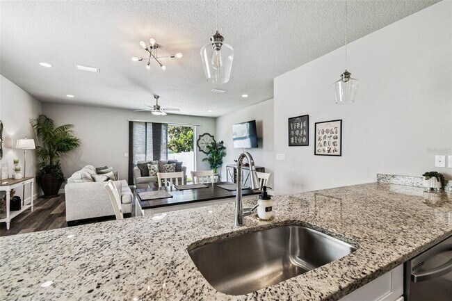 Building Photo - 3902 W Everett Ave