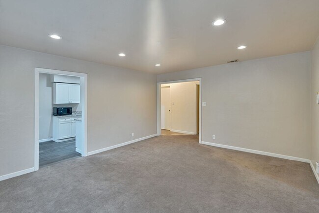 Building Photo - 5400-5402 Folsom Blvd