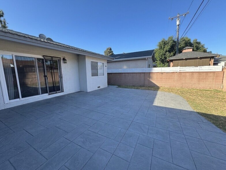 Building Photo - 10926 Milano Ave