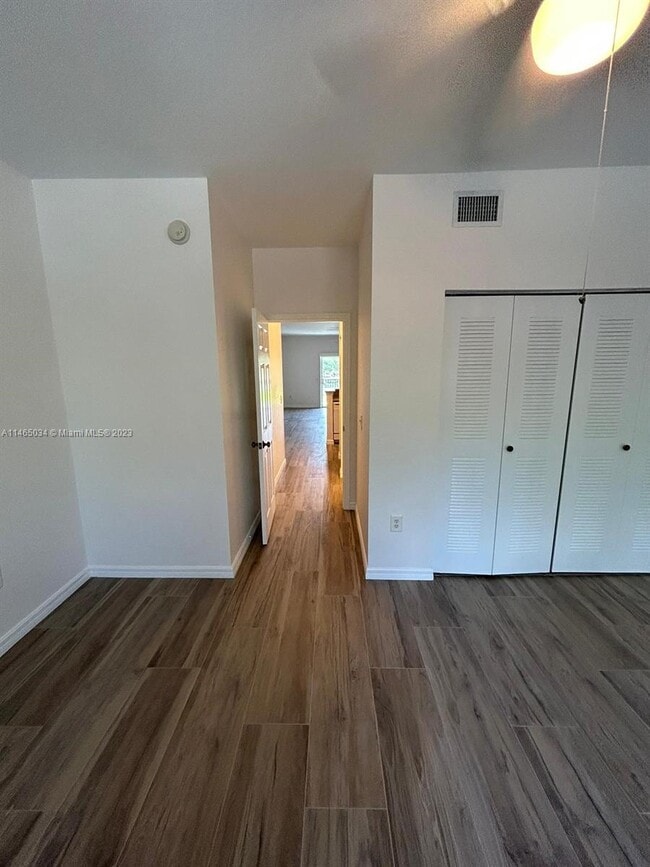 Building Photo - 280 Crestwood Cir