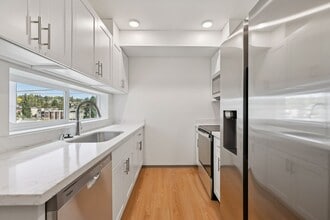 Building Photo - Brand-new 6B3B Townhouse near UW!