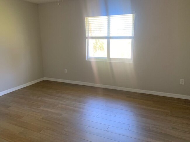 Building Photo - Duplex Unit