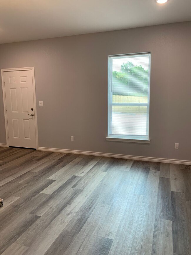 Building Photo - Spring Break Special - Move in NOW!!! and stay one month free