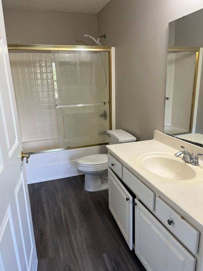 Building Photo - 2 Bedroom, 2 Bath, Third Floor Condo for L...