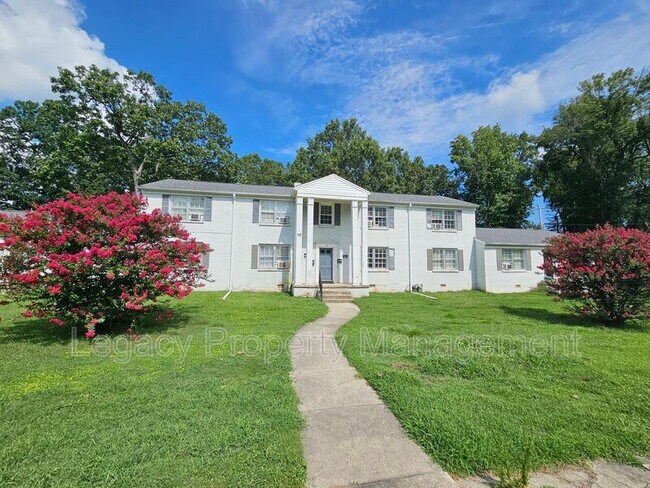 Primary Photo - 1400 Roslyn Dr