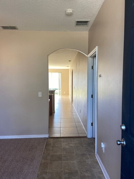 Building Photo - 628 Madina Cir