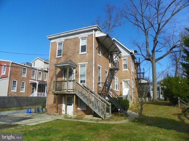 Building Photo - 514 S High St