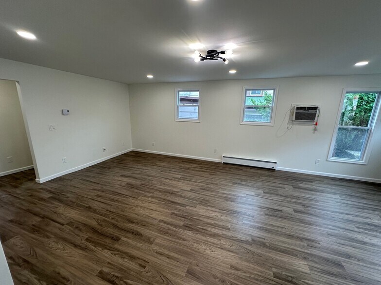 Building Photo - 106 Saint John St