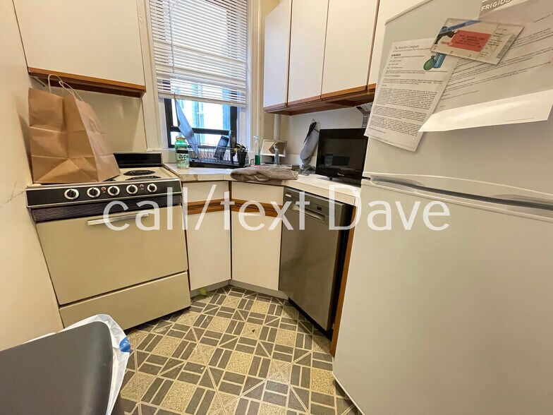 Building Photo - 313 Allston St